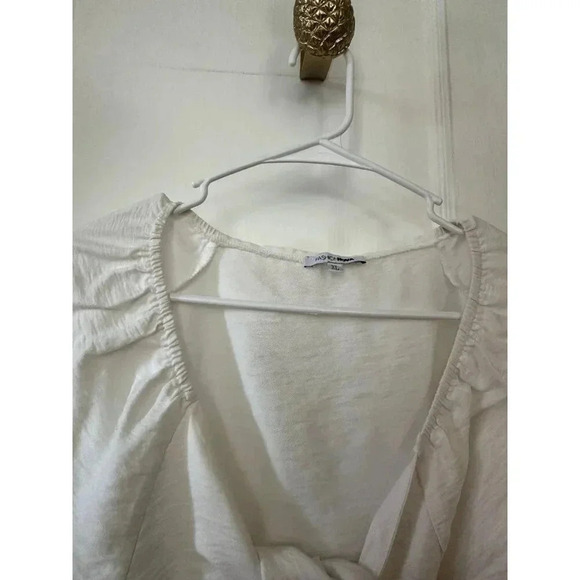 Fashion nova women’s size extra large, white cropped blouse - Picture 5 of 8